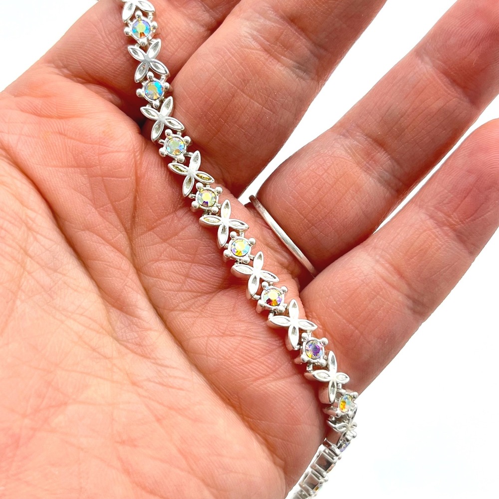 Sparkling Flower Link Bracelet Aurora Borealis Crystal Accents Silver Tone‎